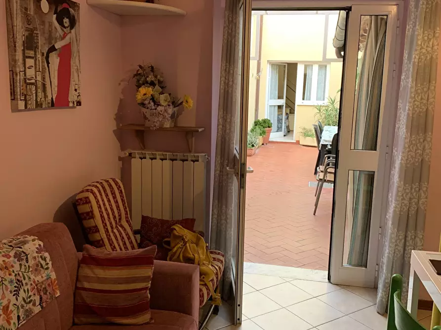 Immagine 17 di Casa semindipendente in affitto  a Viareggio