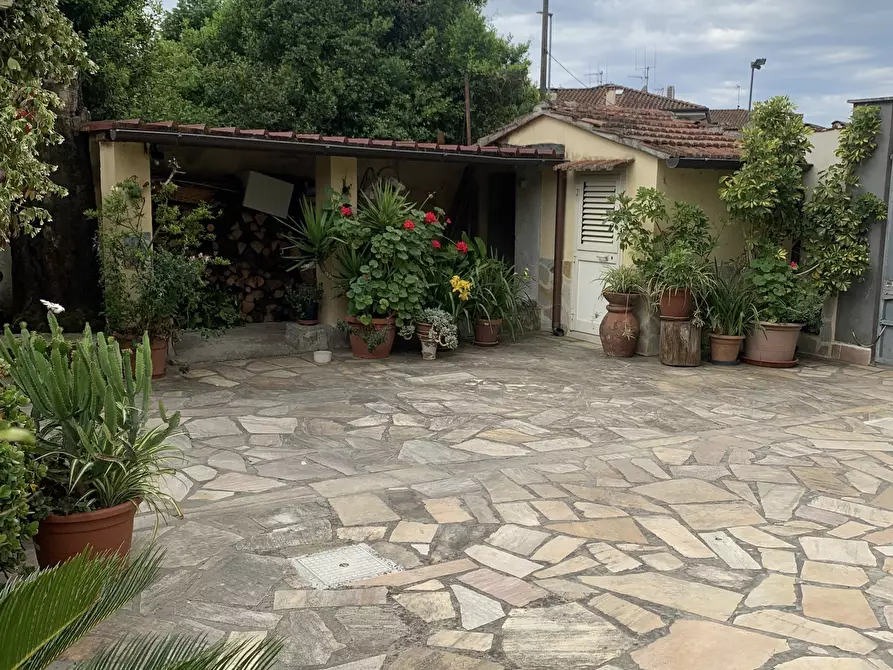 Immagine 3 di Porzione di casa in vendita  a Camaiore