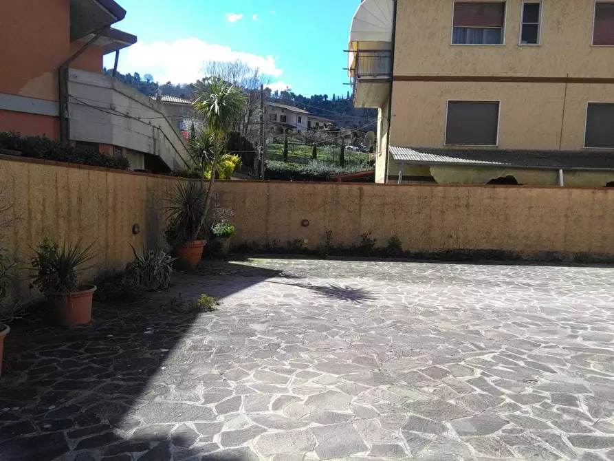 Immagine 3 di Porzione di casa in vendita  a Camaiore