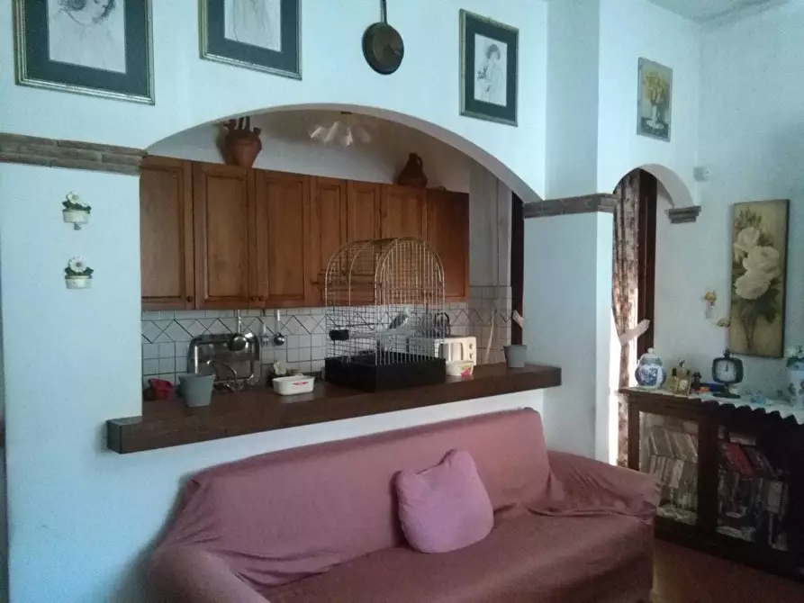 Immagine 1 di Porzione di casa in vendita  a Camaiore