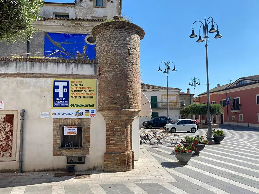 Immagine 4 di Locale commerciale in vendita  in piazza san giorgio 4 a Treglio