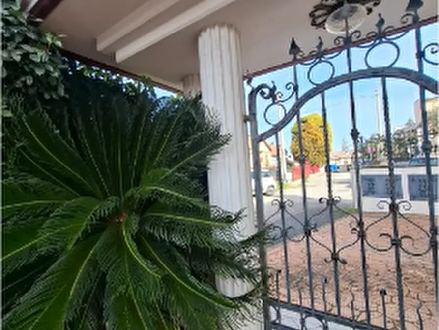 Immagine 1 di Villa in vendita  a Lanciano