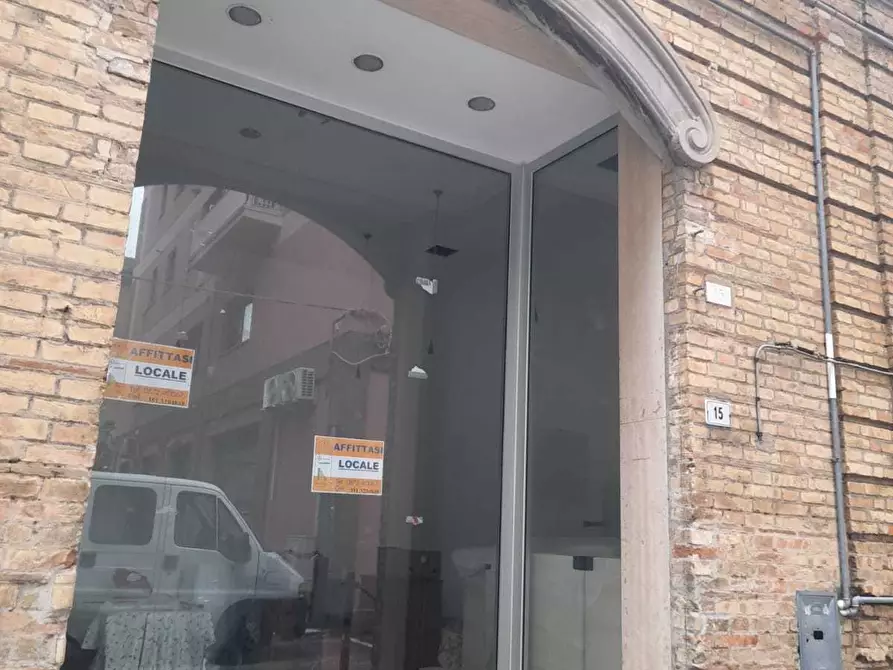 Immagine 14 di Locale commerciale in affitto  in VIA ABRUZZI 15 a Lanciano