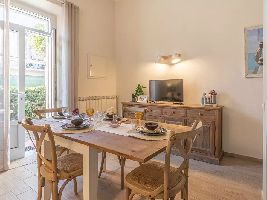 Immagine 9 di Villa in vendita  in Viale della Vittoria a Cecina