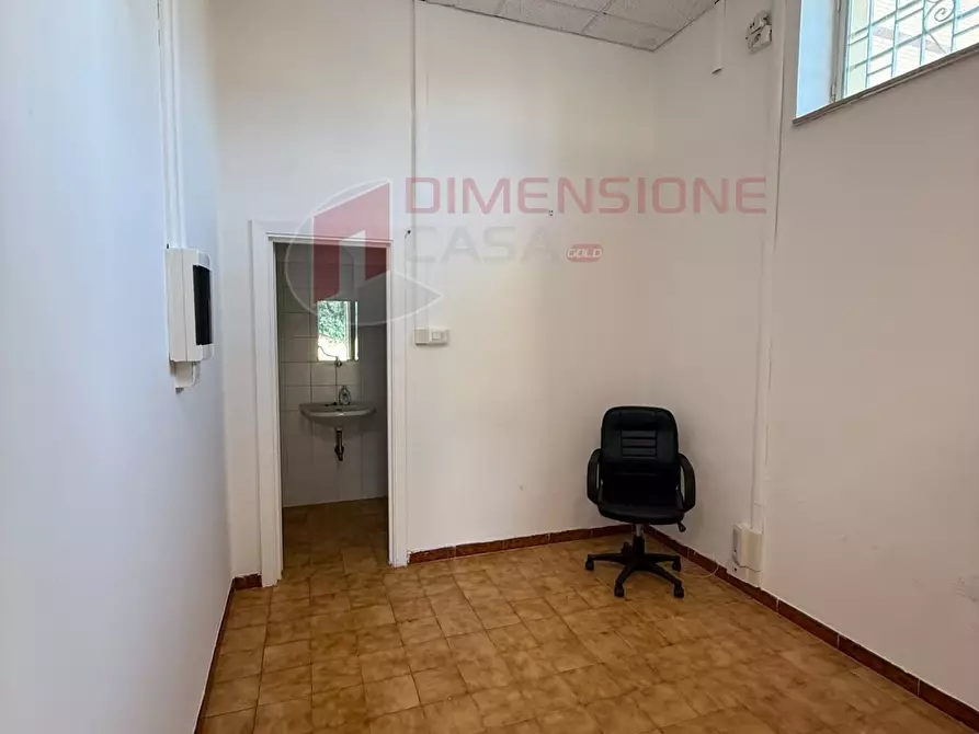 Immagine 5 di Locale commerciale in affitto  in Via della Riserva Nuova a Roma