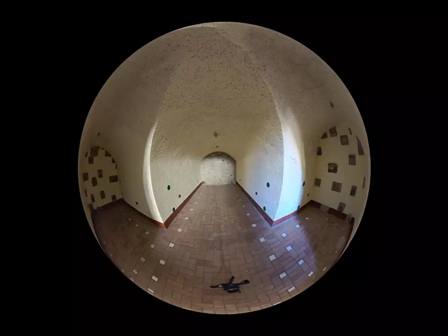 Immagine 27 di Locale commerciale in vendita  in Largo G. Roncacci 9 a Morlupo