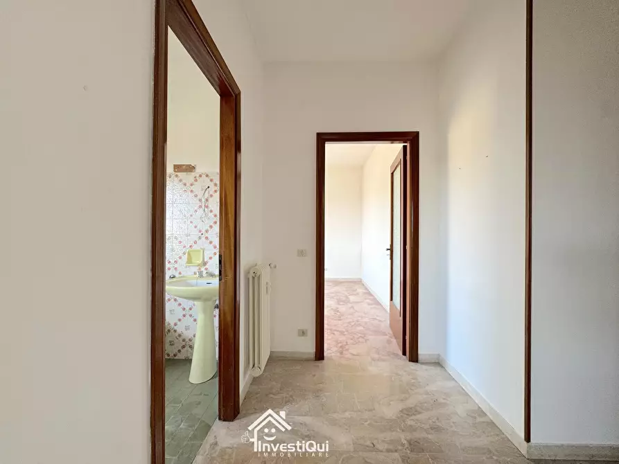 Immagine 28 di Bilocale in vendita  in Viale Riviera 22 a Pietra Ligure