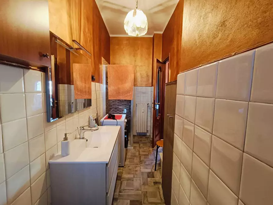 Immagine 11 di Bilocale in vendita  in Via Sempione 144 a Torino