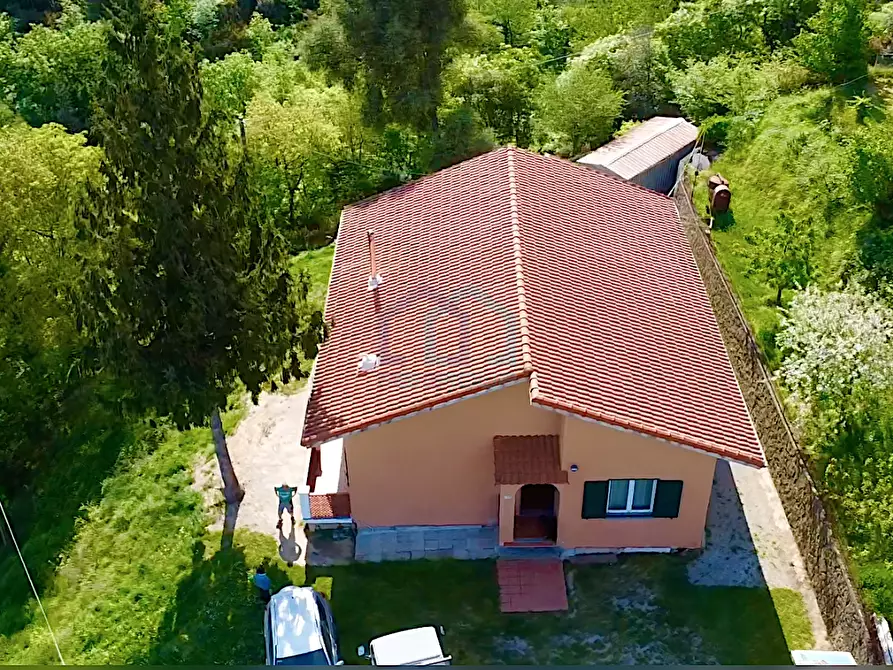 Immagine 1 di Villa in vendita  in Via Santuario 125 a Savona