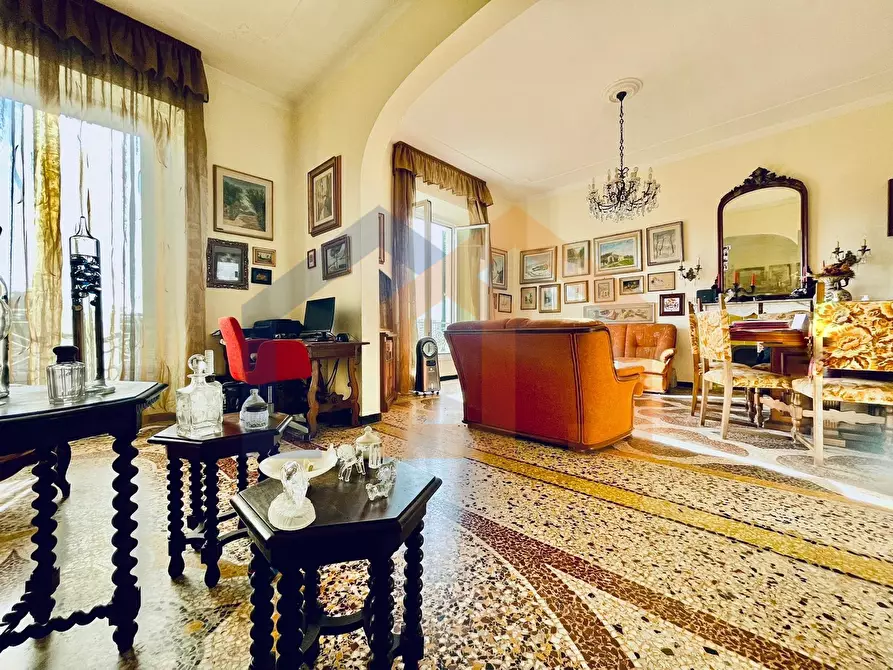 Immagine 3 di Appartamento in vendita  in Piazza del Popolo 8 a Savona