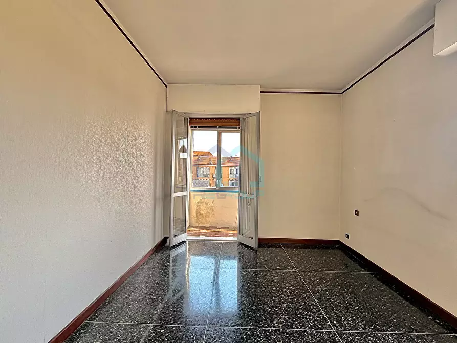 Immagine 12 di Quadrilocale in vendita  in Via Osvaldo Gnocchi Viani 37f a Savona