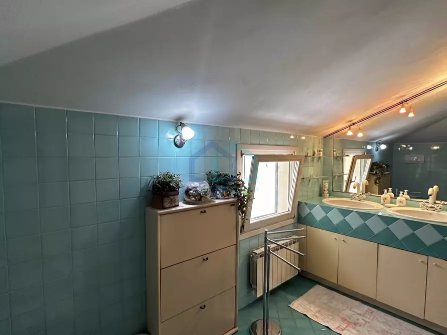 Immagine 18 di Villa in vendita  in Viale Vittorio Veneto 31 a Imperia