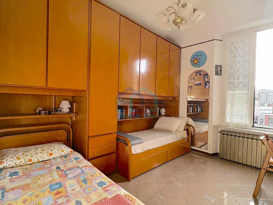 Immagine 11 di Pentalocale in vendita  in Via Piave 25 a Savona