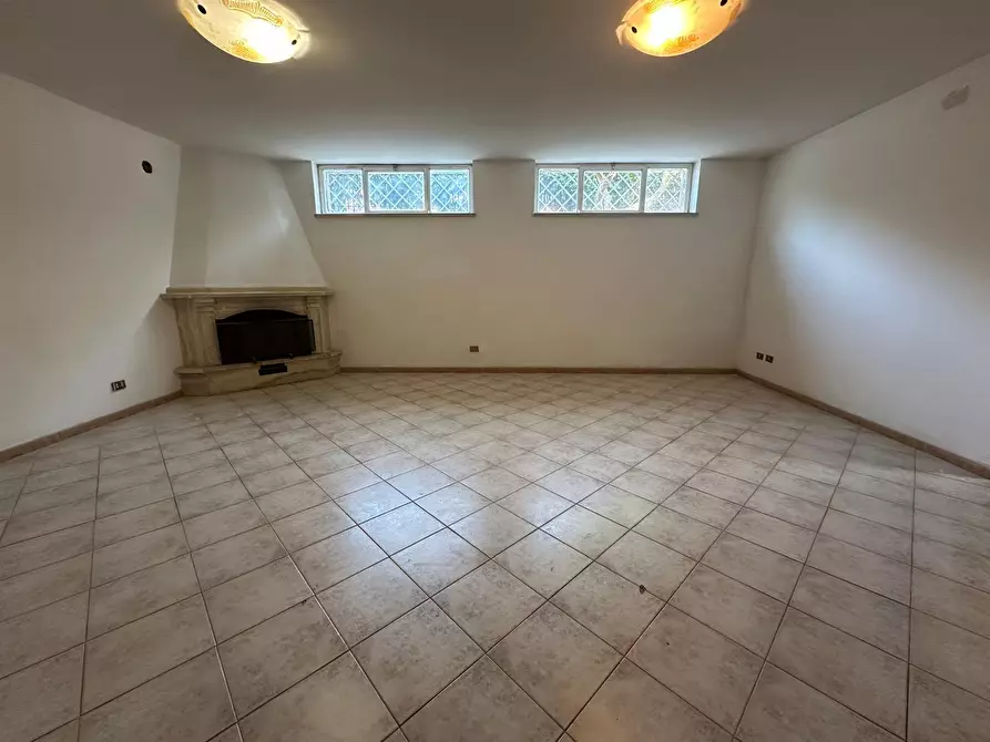 Immagine 38 di Casa trifamiliare in vendita  in Via Svetonio 73 a Guidonia Montecelio