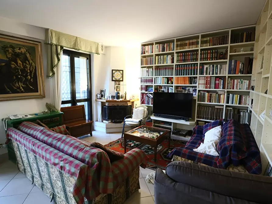 Immagine 4 di Villa in vendita  in Via di Marco Simone 84 a Guidonia Montecelio