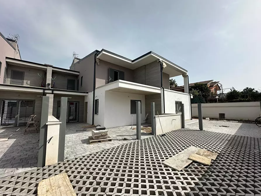 Immagine 4 di Villa in vendita  in Viale Valle dell'Aniene 22 a Guidonia Montecelio