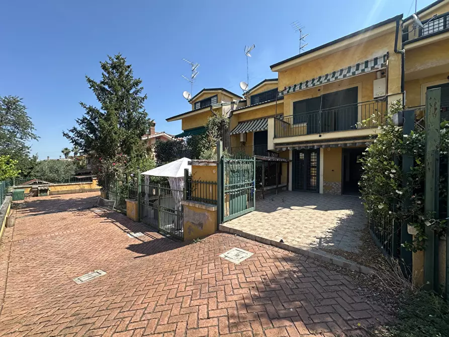 Immagine 2 di Villa in vendita  in Via Pietro Vannucci a Guidonia Montecelio