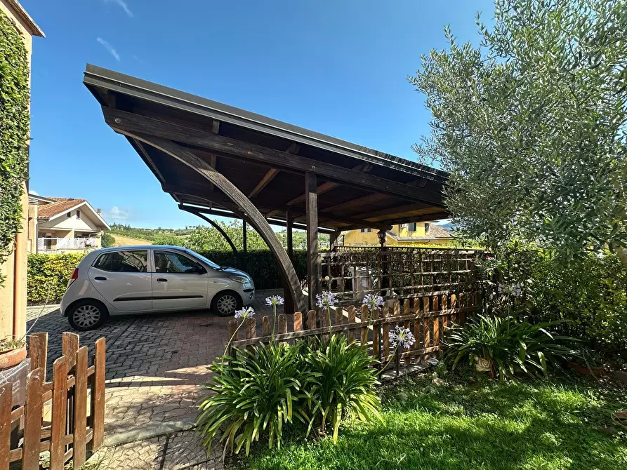 Immagine 5 di Villa in vendita  in Via GuidoReni a Guidonia Montecelio