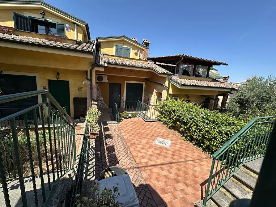 Immagine 41 di Villa in vendita  in Via Pietro Vannucci a Guidonia Montecelio