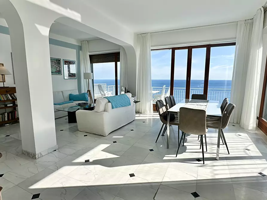 Immagine 1 di Quadrilocale in affitto  a Chiavari