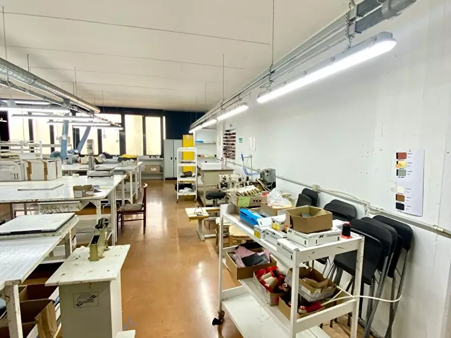 Immagine 10 di Capannone industriale in affitto  in Via Codignola a Scandicci