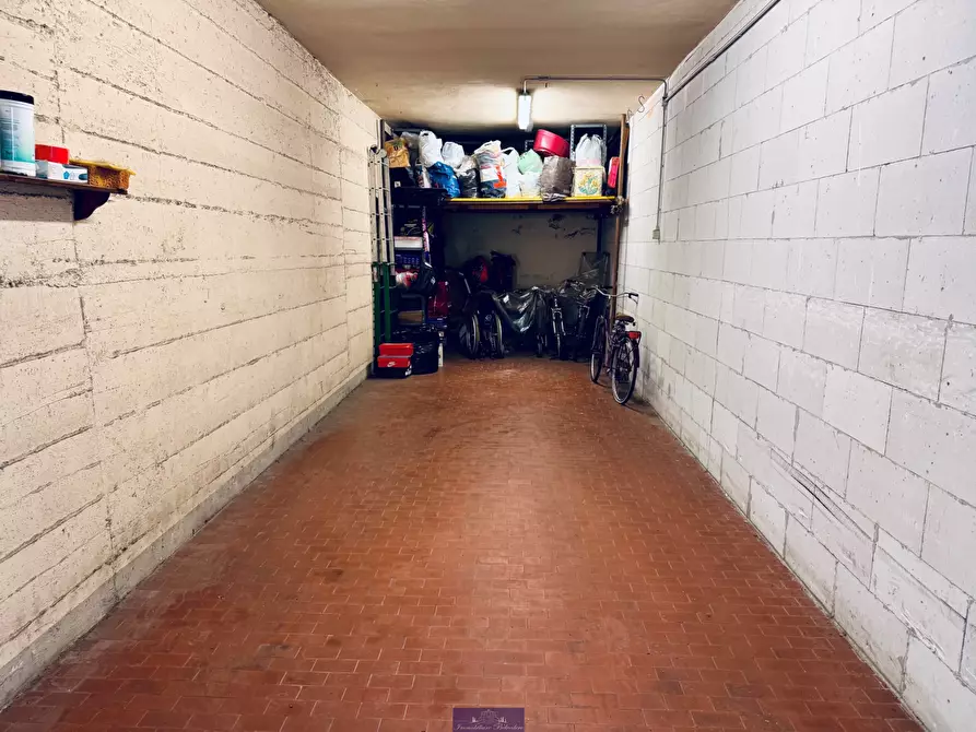 Immagine 1 di Garage in vendita  in Via Maragliano a Firenze