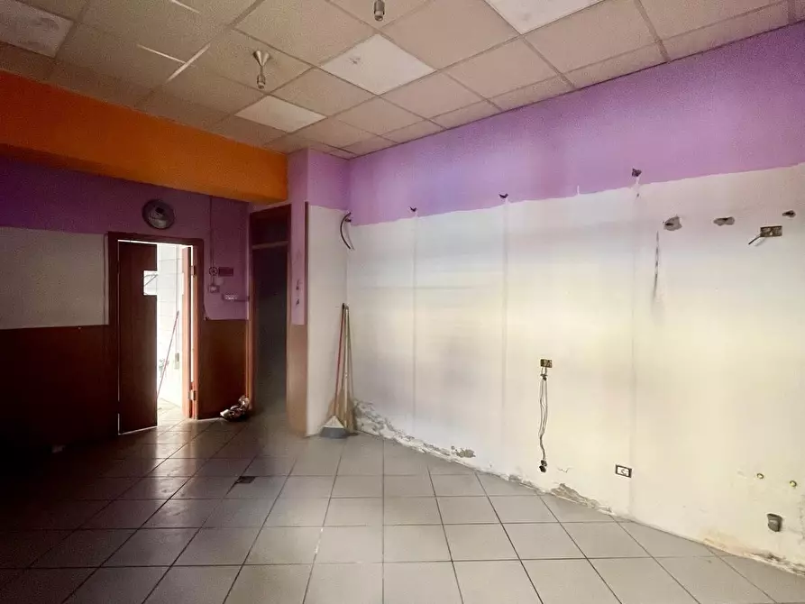 Immagine 6 di Locale commerciale in vendita  in Via Corbinaie a Scandicci