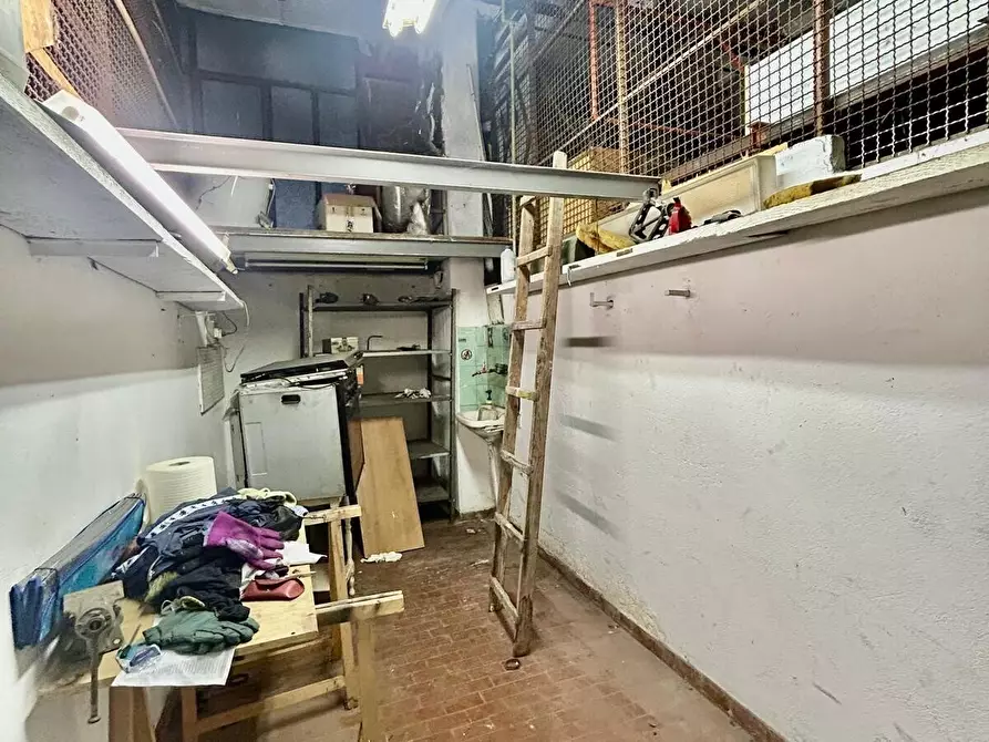 Immagine 5 di Garage in vendita  in Via Valdinievole a Firenze