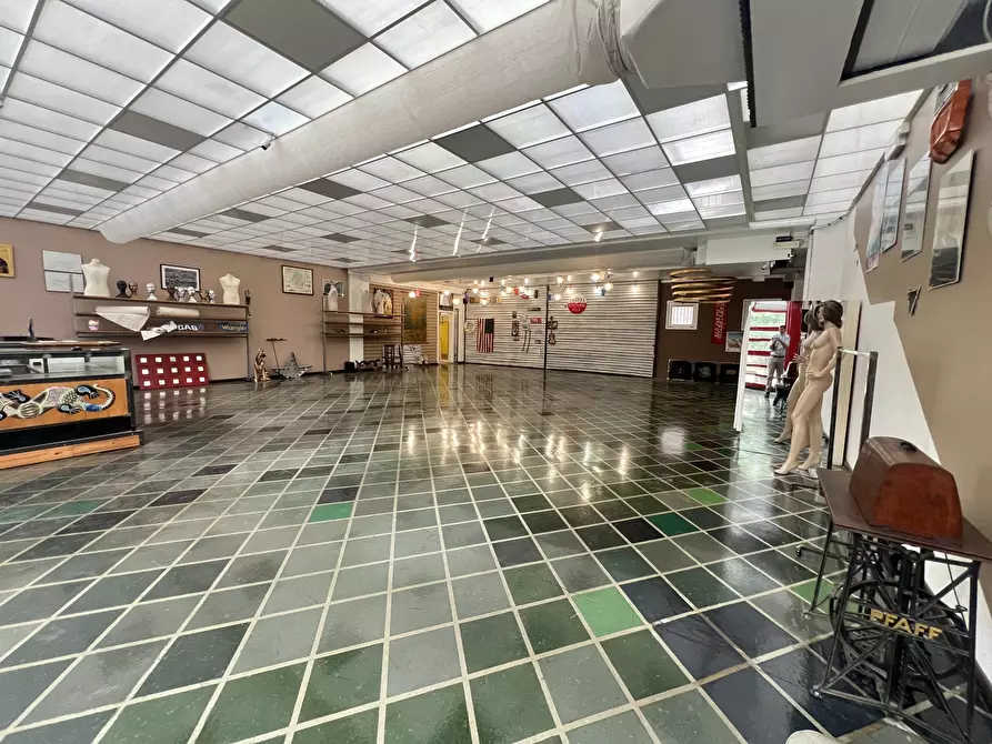 Immagine 2 di Showroom in vendita  in Via Amedeo Modigliani 10 a Crevalcore