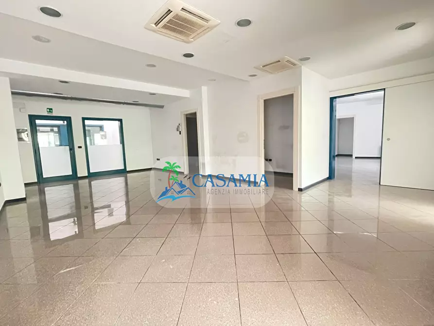 Immagine 19 di Ufficio in affitto  a San Benedetto Del Tronto