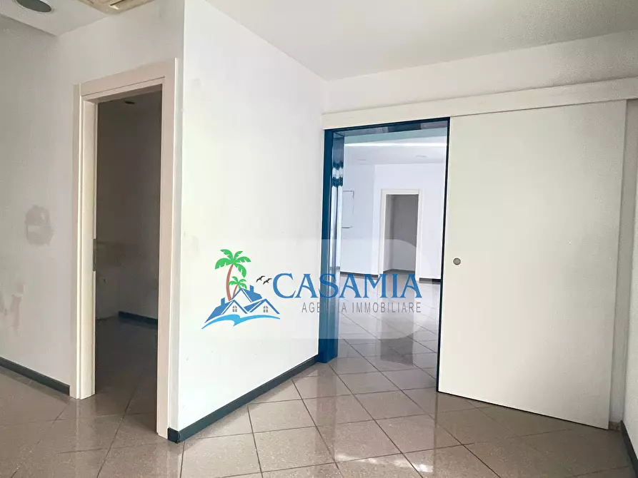 Immagine 12 di Ufficio in affitto  a San Benedetto Del Tronto