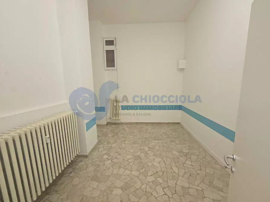 Immagine 9 di Locale commerciale in affitto  a Bologna
