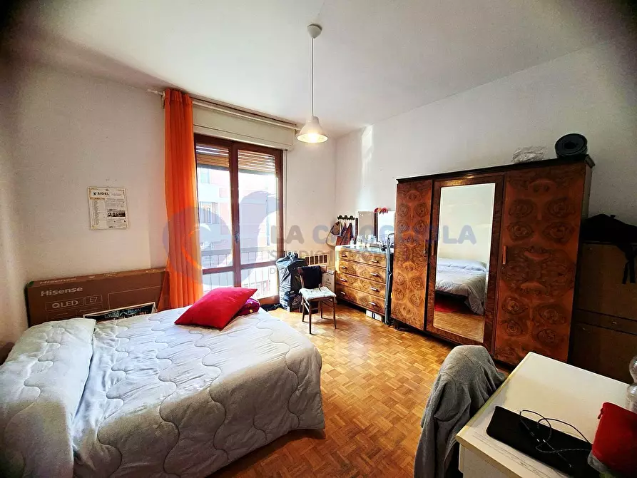 Immagine 29 di Pentalocale in vendita  in VIA CIPRIANI a Bologna