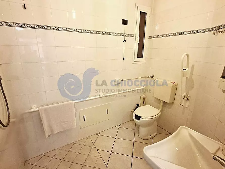 Immagine 17 di Ufficio in affitto  a Bologna