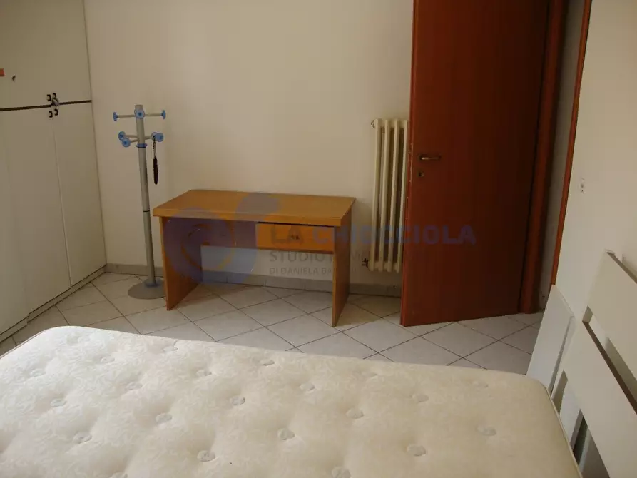 Immagine 9 di Bilocale in affitto  in Via Nosadella a Bologna