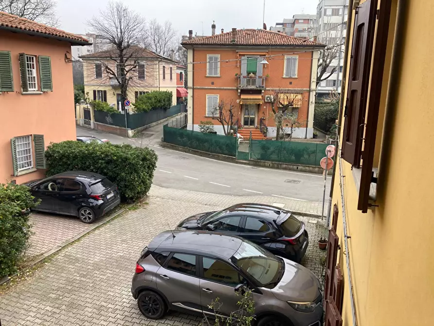 Immagine 41 di Trilocale in affitto  a Bologna