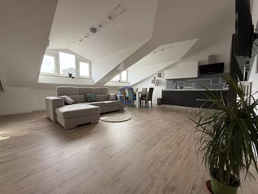 Immagine 14 di Attico in affitto  in Via Carlo Pisacane 22 a Catanzaro