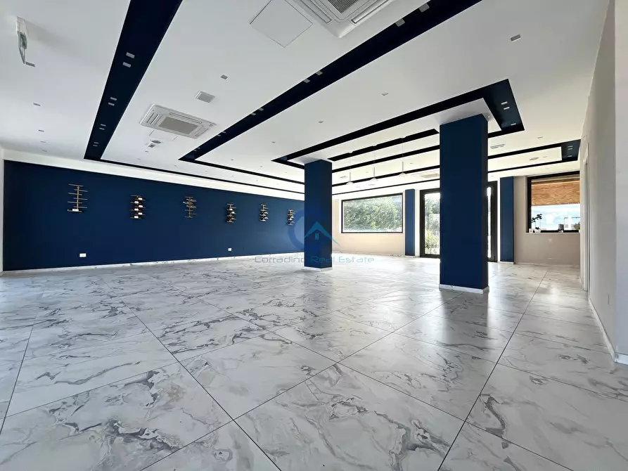 Immagine 2 di Locale commerciale in affitto  a Borgia