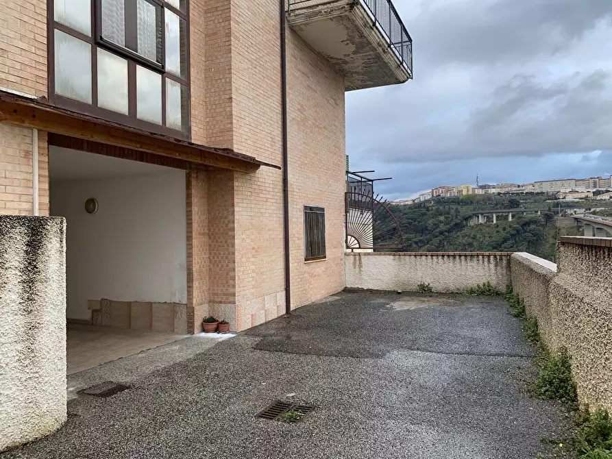 Immagine 4 di Garage in vendita  a Catanzaro