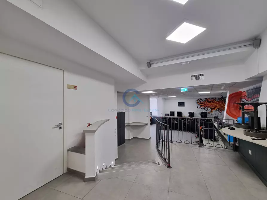 Immagine 9 di Locale commerciale in vendita  a Catanzaro