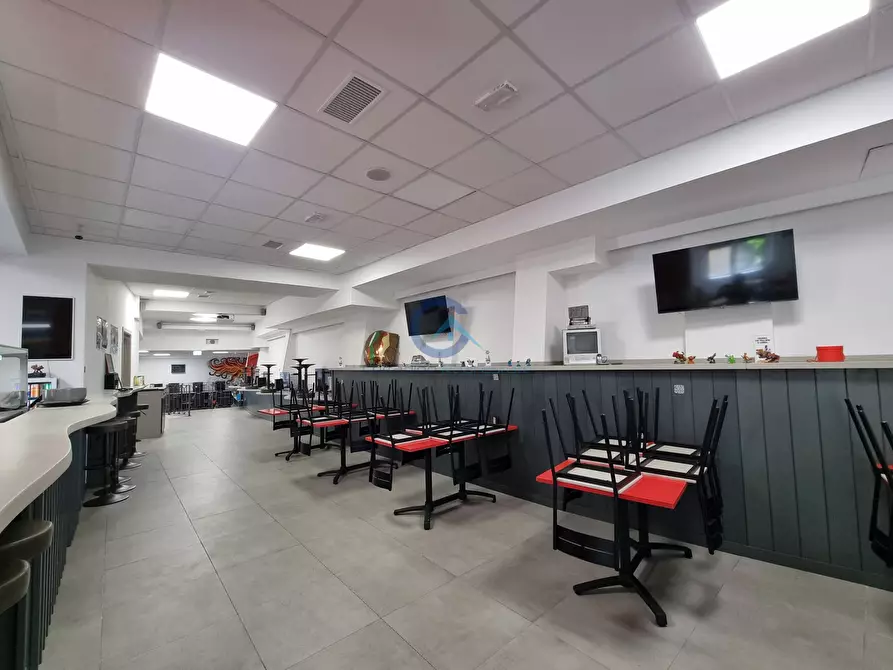 Immagine 7 di Locale commerciale in vendita  a Catanzaro