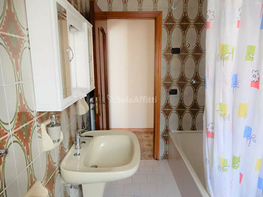 Immagine 10 di Stanza singola in affitto  a Catanzaro