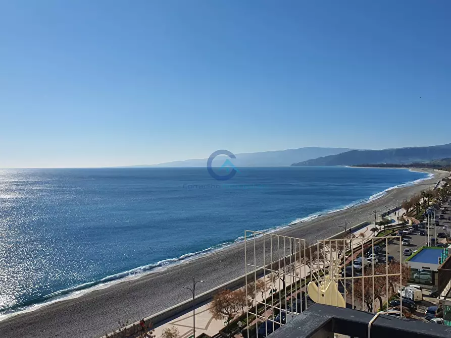 Immagine 1 di Trilocale in affitto  a Catanzaro