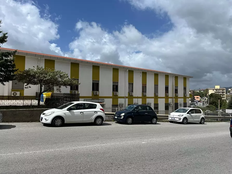 Immagine 3 di Palazzo in vendita  in Viale Tommaso Campanella 15 a Catanzaro