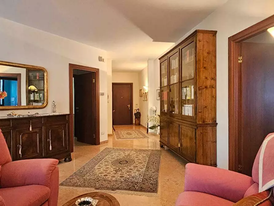 Immagine 6 di Trilocale in vendita  a Brescia