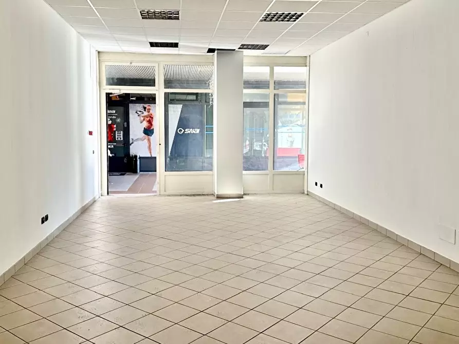 Immagine 2 di Locale commerciale in vendita  in Via Brescia 290 a Nave