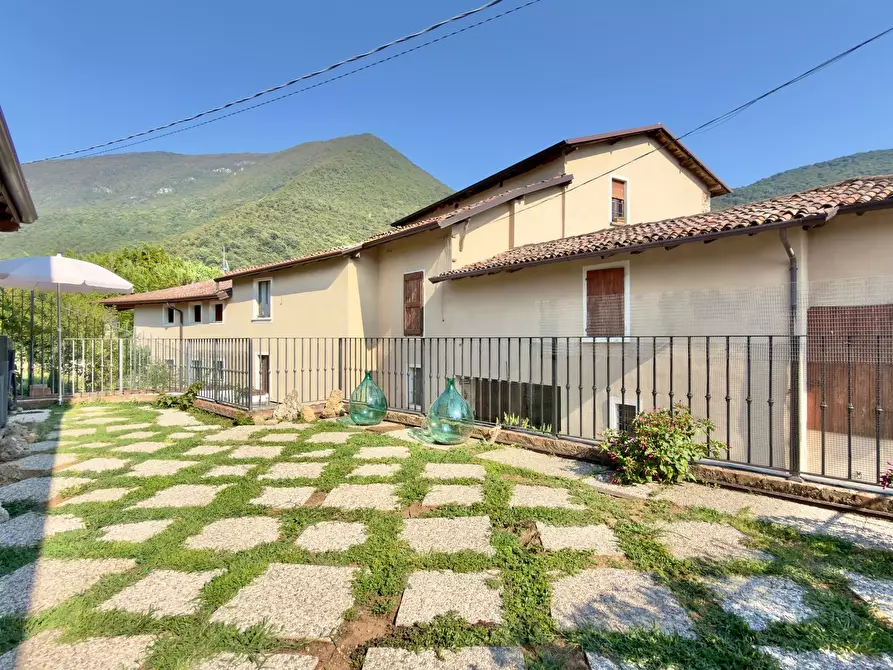 Immagine 4 di Quadrilocale in vendita  a Nave