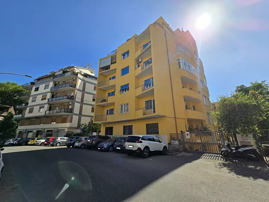 Immagine 1 di Magazzino in vendita  in Via Emilio de Marchi 21 a Roma