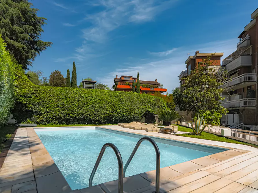 Immagine 24 di Pentalocale in vendita  in Via Misurina a Roma