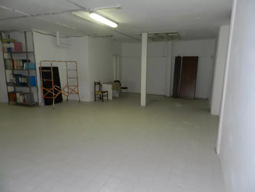 Immagine 4 di Showroom in vendita  in Via degli Abeti 29 a Roma